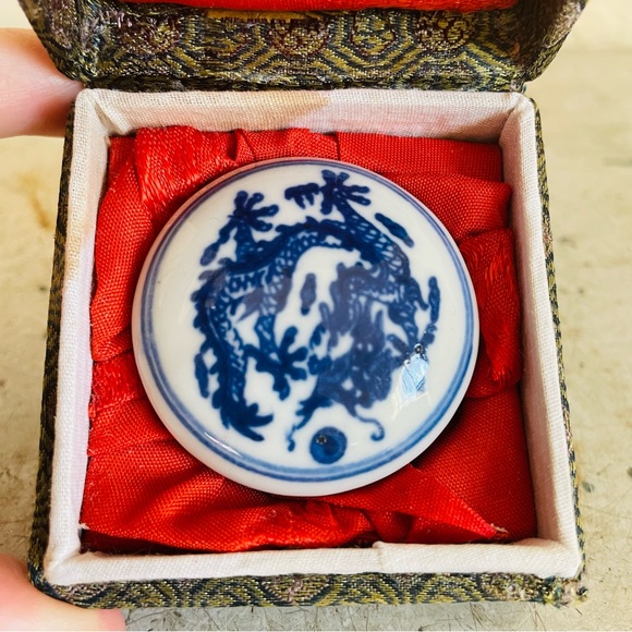 Vintage Red Chinese Seal Paste & Ceramic Paste Container with Blue Dragons - Picture 2 of 11